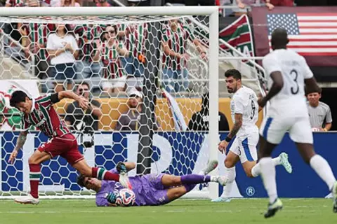 "الأخطبوط" يظهر مجددًا.. تصدي تاريخي جديد من ياسين بونو أمام فلومينينسي